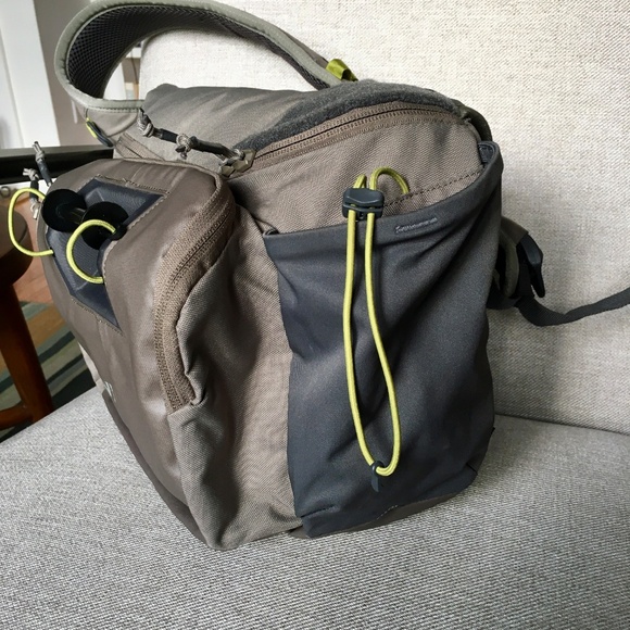 Orvis Fly Fishing Sling Bag - Picture 2 of 9